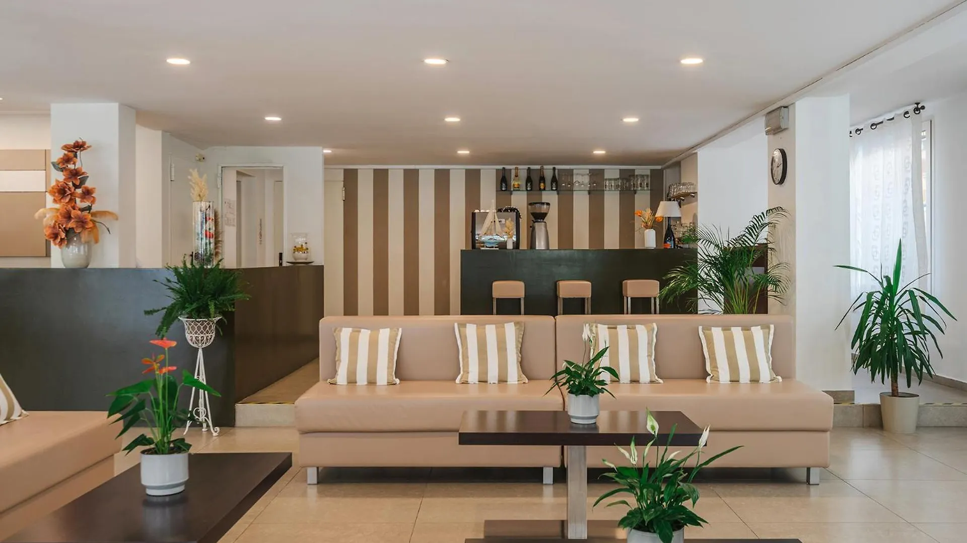Hotel Carmen Riccione 2*,  Italien